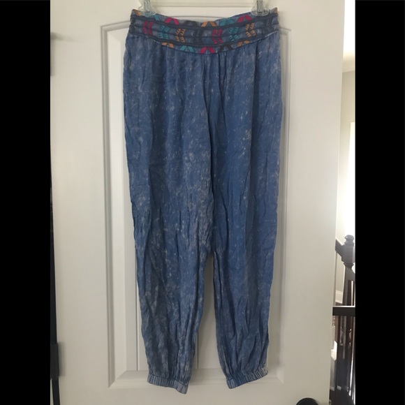 Blue genie pant, multicolored embroidered waist. - Picture 1 of 3